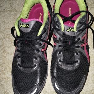 Asics Women's 13 or men's 11 asics